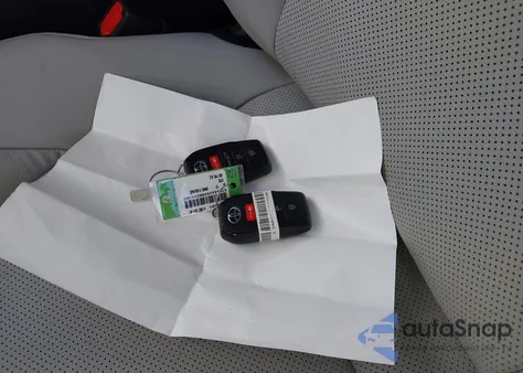 2025 Toyota Grand Highlander Xle z USA, uszkodzony, nr VIN 5TDAAAA56SS030380